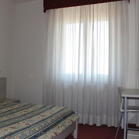 Hotel Fiesta Casalpusterlengo Bagian luar foto