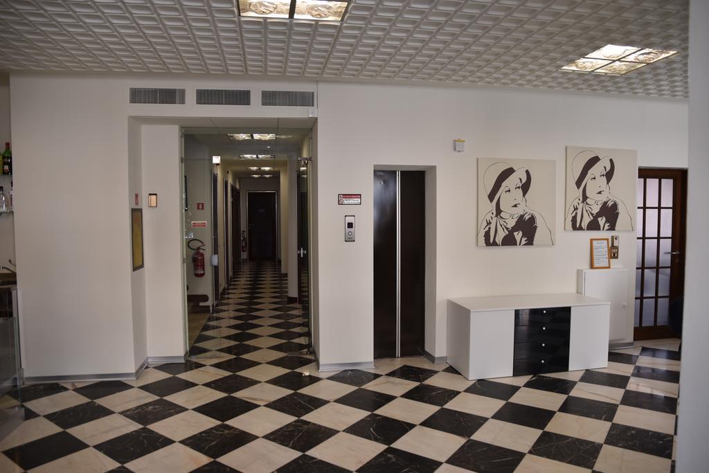 Hotel Fiesta Casalpusterlengo Bagian luar foto