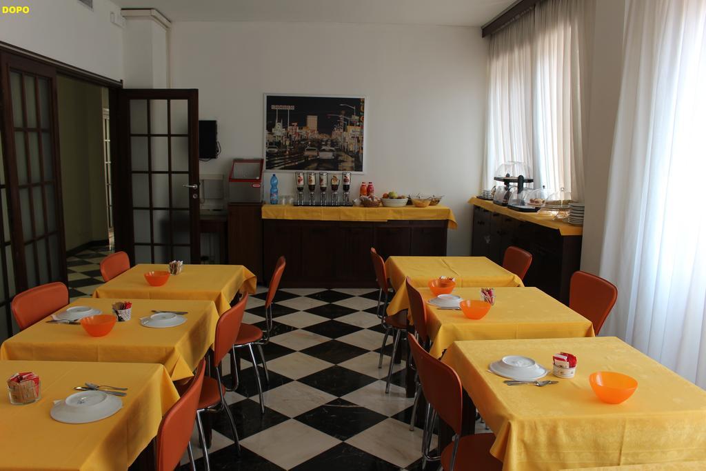 Hotel Fiesta Casalpusterlengo Bagian luar foto