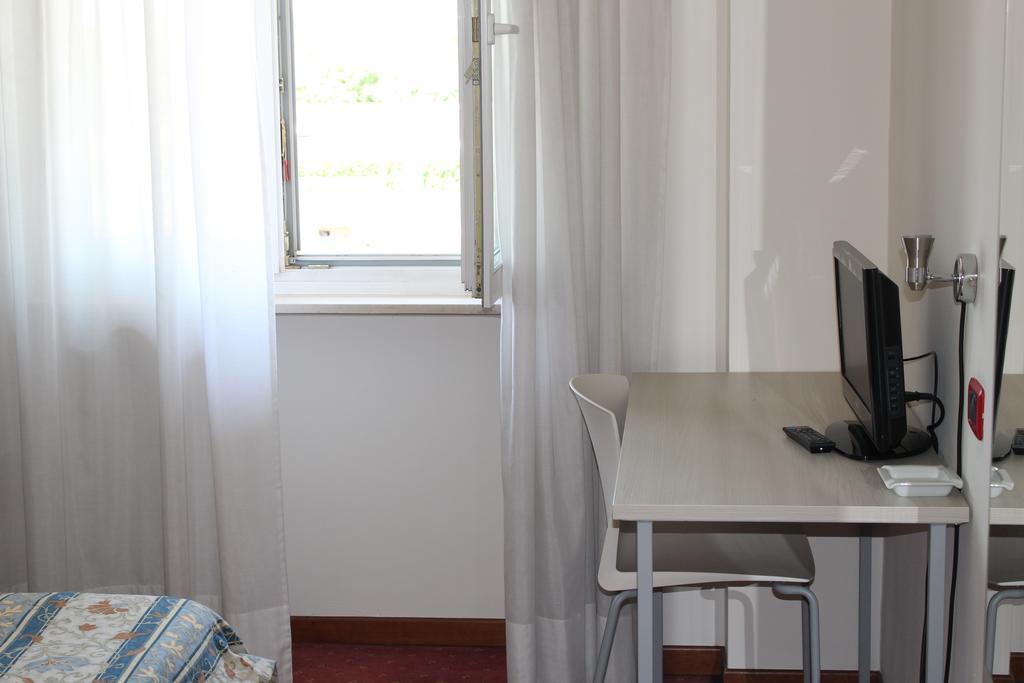 Hotel Fiesta Casalpusterlengo Bagian luar foto