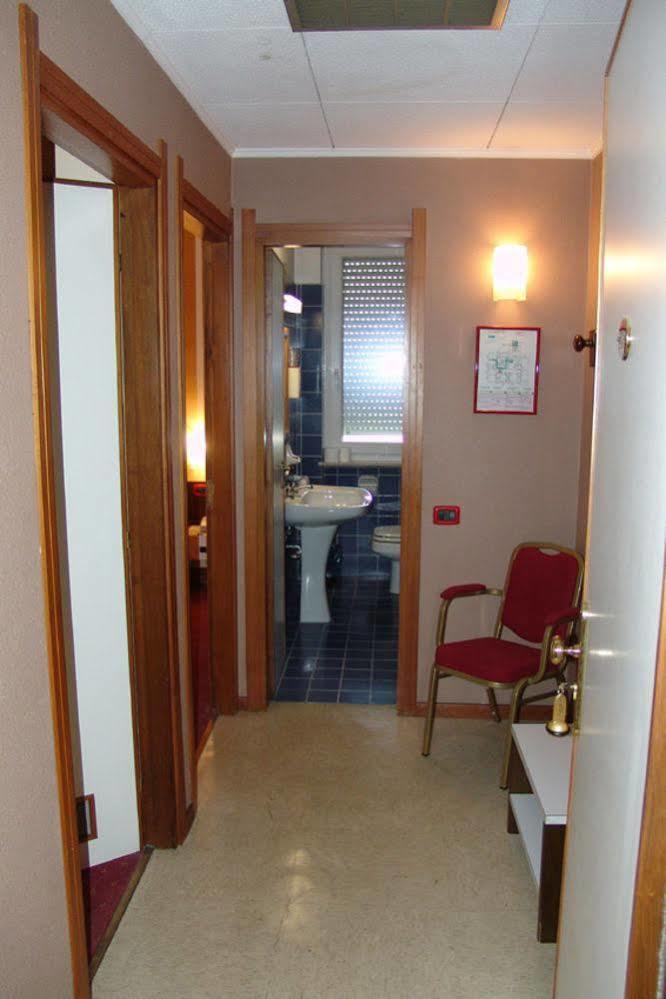 Hotel Fiesta Casalpusterlengo Bagian luar foto