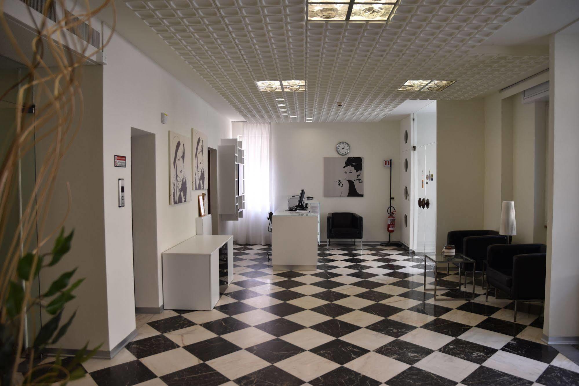 Hotel Fiesta Casalpusterlengo Bagian luar foto